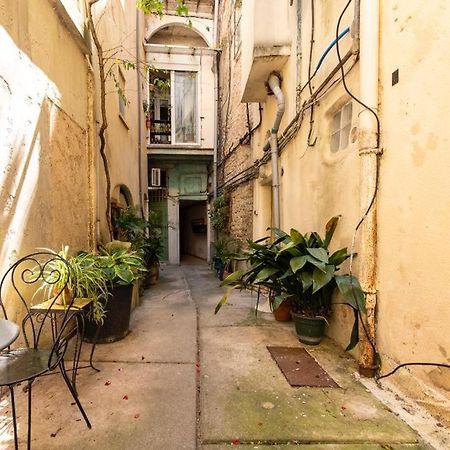 Studio Cosy Au Coeur De L'Ecusson - Arenes A 2 Min Nimes Bagian luar foto