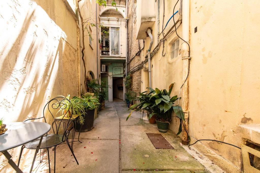 Studio Cosy Au Coeur De L'Ecusson - Arenes A 2 Min Nimes Bagian luar foto